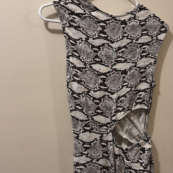 A.L.C. Brown and White Maxi Dress - size 0 - snake skin - cut out - Picture 6 of 7